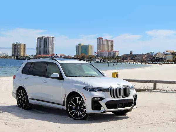 Dịch vụ thay Kính chắn gió xe BMW X7 tận nơi